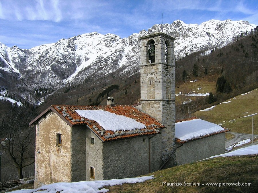 03 La chiesa e il Venturosa.JPG